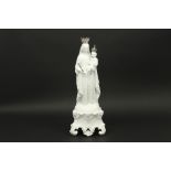 antique sculpture in biscuit-porcelain with silver crowns and staff||Antieke sculptuur in