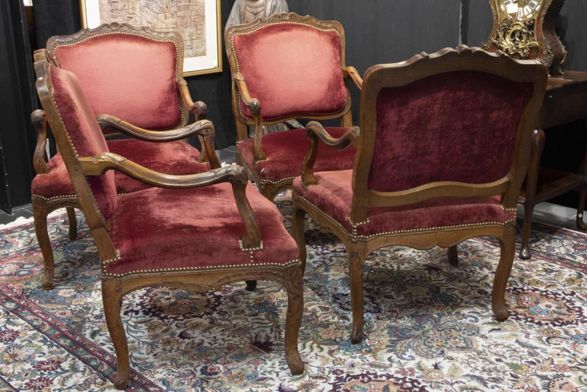 set of four 18th Cent. armchairs in walnut with finely carved Régence style ornamentation||Set van - Image 2 of 2