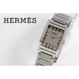 completely original Hermès marked wristwatch in steel||HERMÈS PARIS volledig origineel quartz