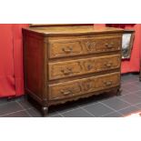 antique oak chest of drawers||Antieke commode in eik met drie laden