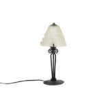 French Art Deco lamp in wrought iron and crystal-glass||Franse Art Deco-lamp met voet in