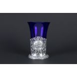 'antique' vase in blue glass with a neoclassical mounting in marked silver||'Antieke' vaas in