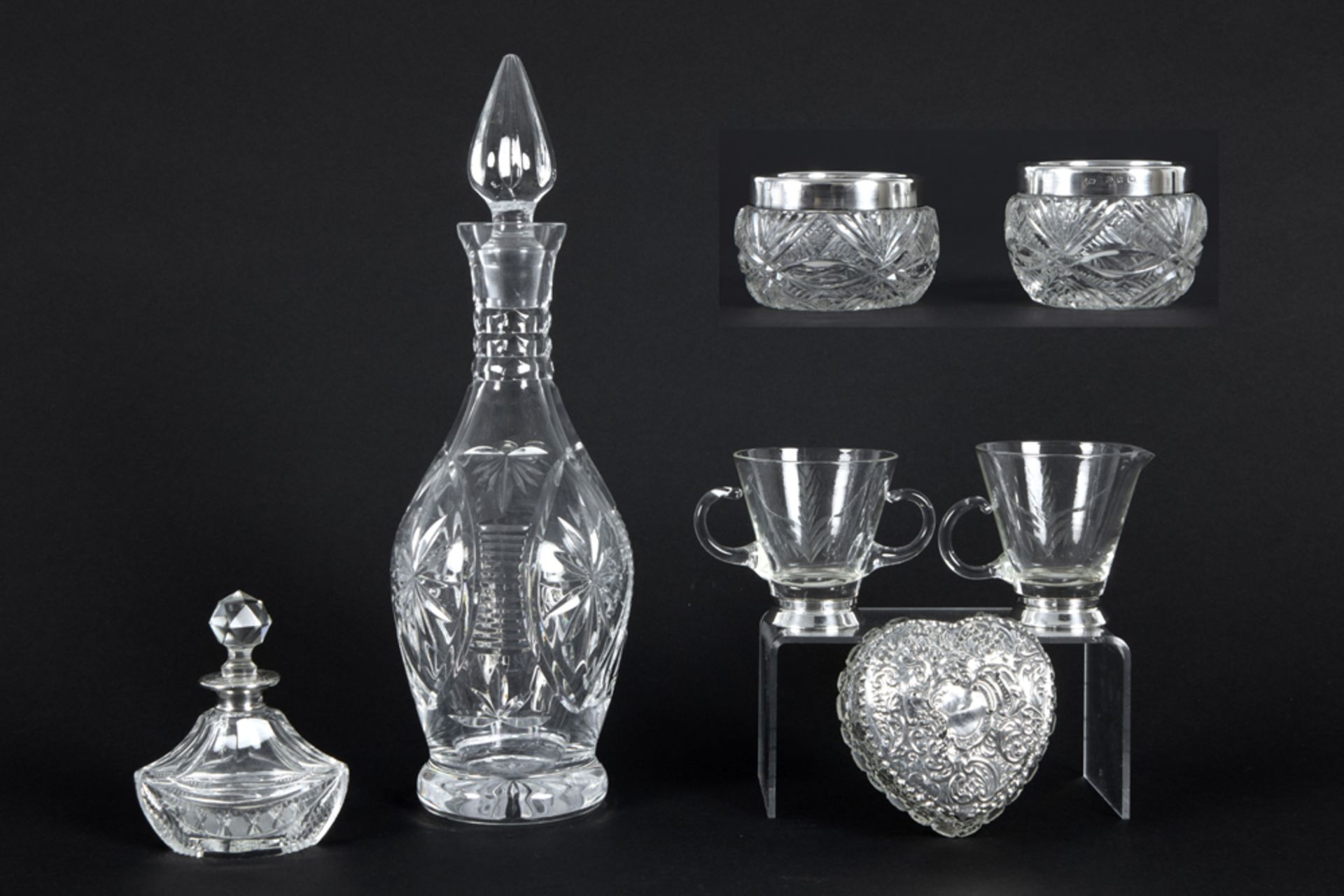 several items in clear crystal and silver : cremeset, set of pepper, perfume- and powder box||Lot (6