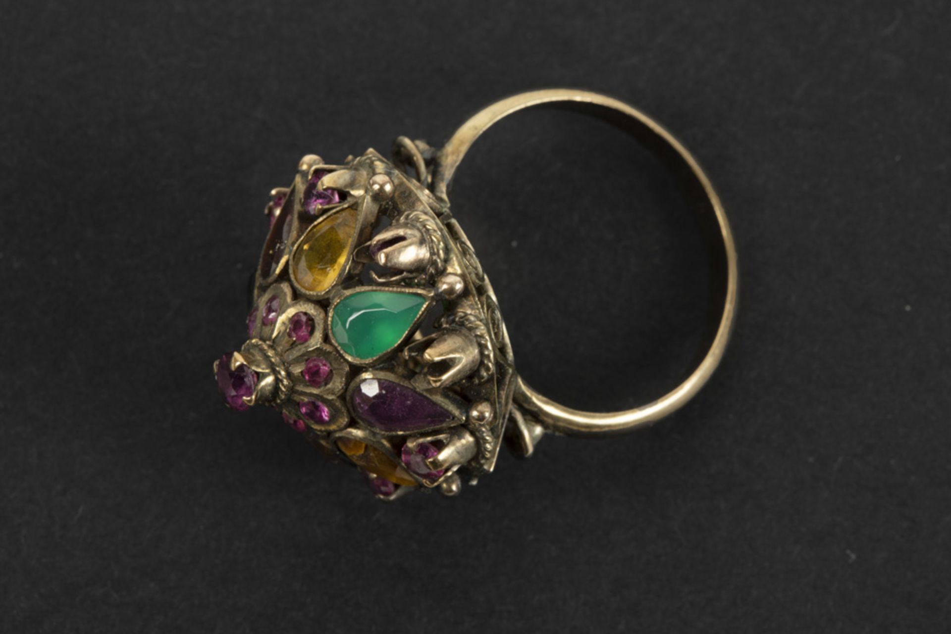 antique ring in pink gold (18 carat) with several precious stones such as emerald, ruby and - Image 2 of 2