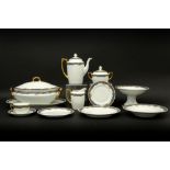 Art Deco dinnerset (98 pcs) in porcelain, marked Langenthal||98-delig Art Deco servies in