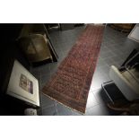 'antique' Persian runner in wool on wool||'Antieke' Perzische - loper in wol op wol met een