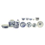 various lot of antique Chinese porcelain with blue-white decor (all with defects)||Lot (13) antiek