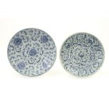 two antique round Chinese dishes in porcelain with a blue-white flowers decor||Twee antieke ronde