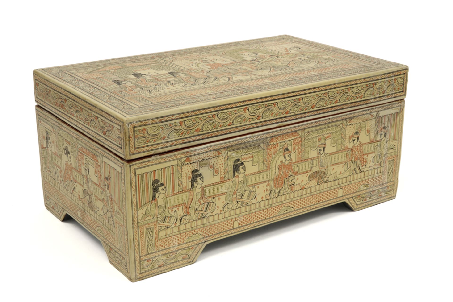 Burmese chest in lacquerware with a decor with court senes ||Birmaanse kist in lakwerk met