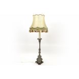 lamp with its base from a pewter candlestick||Staande lamp met als voet een tinnen kandelaar - met