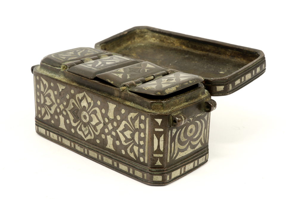 antique Persian (jewelry/money) box in bronze with silver inlay with lotusflowers decor||Antiek - Bild 2 aus 5