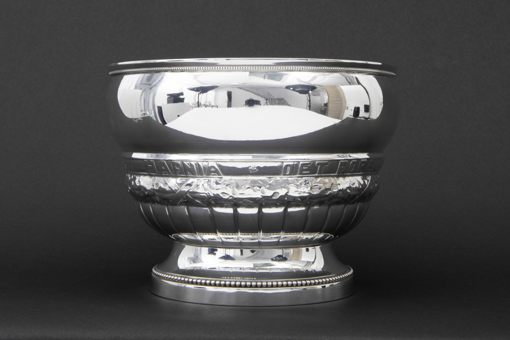 quite big early Art Deco-bowl in marked and August Thomson signed silver, dated 1923||THOMSON AUGUST - Bild 2 aus 5