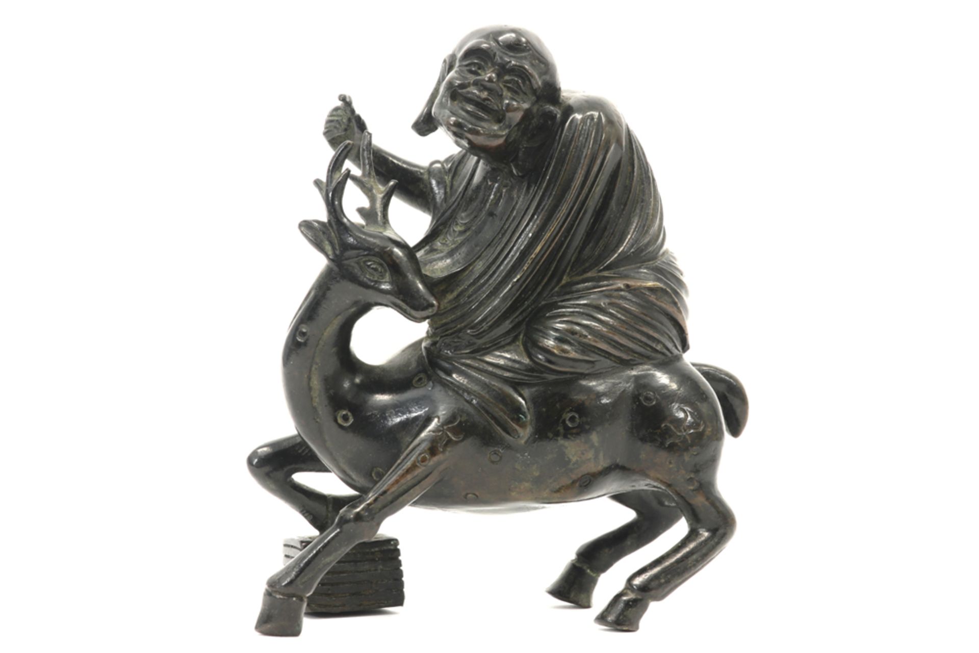 antique Chinese sculpture in bronze with a man sitting on a deer||Antieke Chinese sculptuur in brons