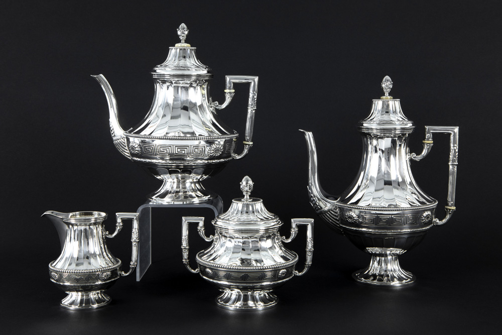 Siegele-Berlin signed coffee and tea-set in marked silver||SIEGELE - BERLIN vierdelig koffie- en