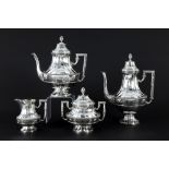 Siegele-Berlin signed coffee and tea-set in marked silver||SIEGELE - BERLIN vierdelig koffie- en