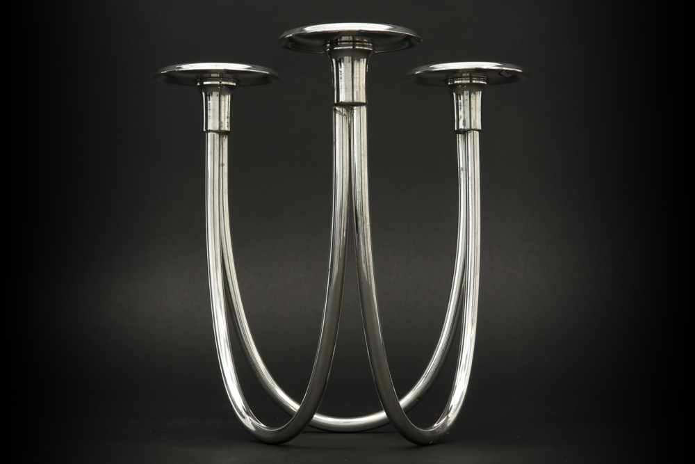 sixties' silverplated candelabra||Sixties' design tafelkandelaar met elegante vorm met drie