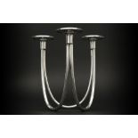 sixties' silverplated candelabra||Sixties' design tafelkandelaar met elegante vorm met drie