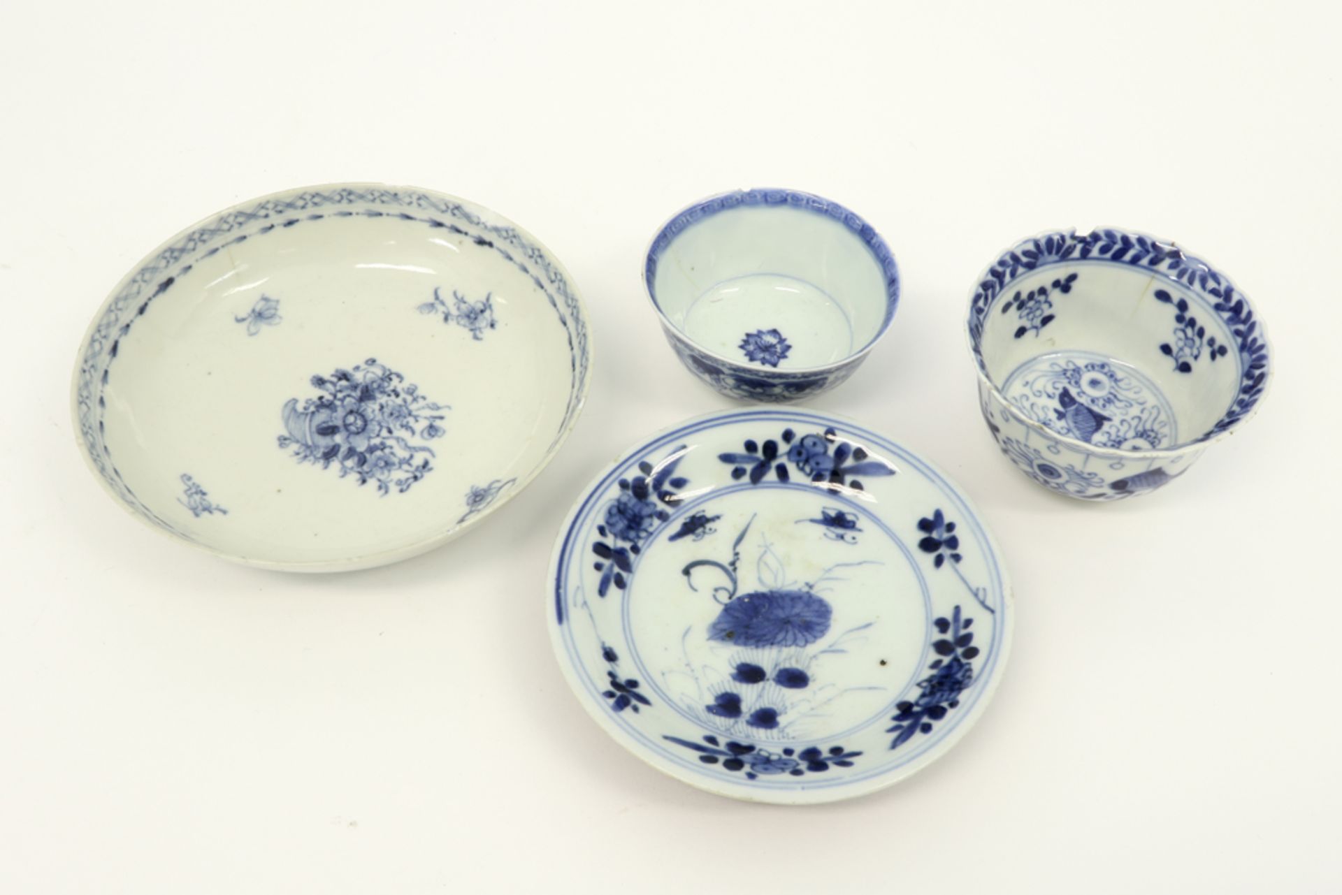 various lot of antique Chinese porcelain with blue-white decor (all with defects)||Lot (13) antiek - Bild 3 aus 3