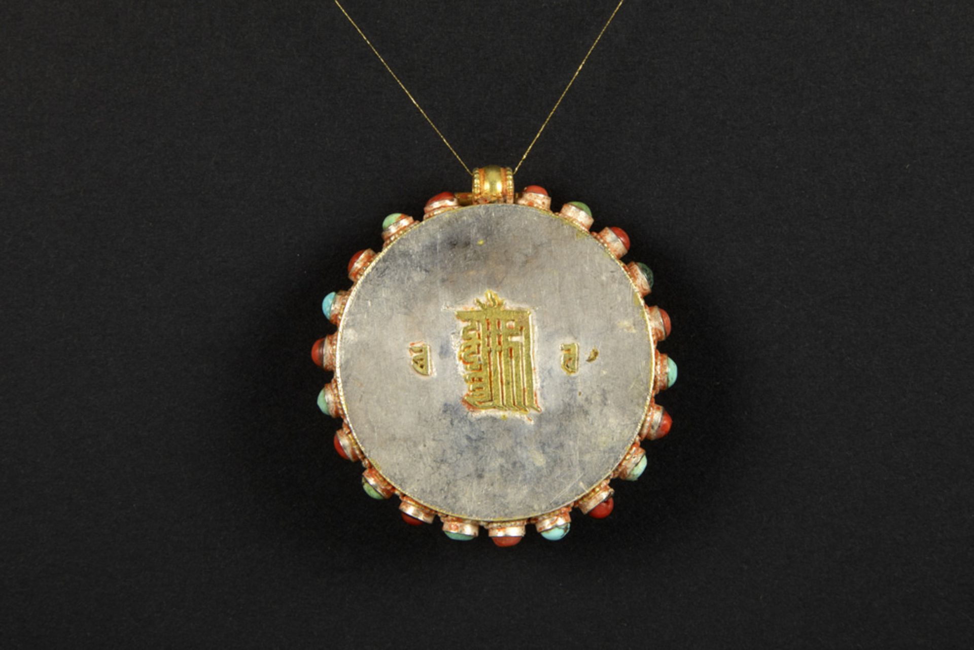 round Tibetan ghau in silver and gold with precious stones (sapphire and ruby), turquoise and - Bild 3 aus 3