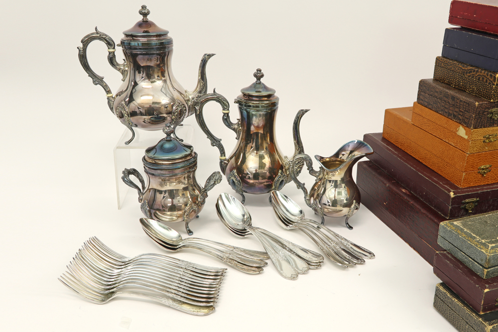 lot with silverplated metal amongst which a coffee set and cutlery||Lot verzilverd metaal met - Bild 2 aus 4