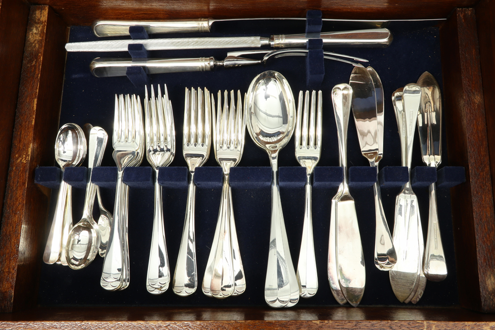 127-pieces of Sheffield cutlery||Kist met 127-delig bestek uit Sheffield - Image 4 of 7