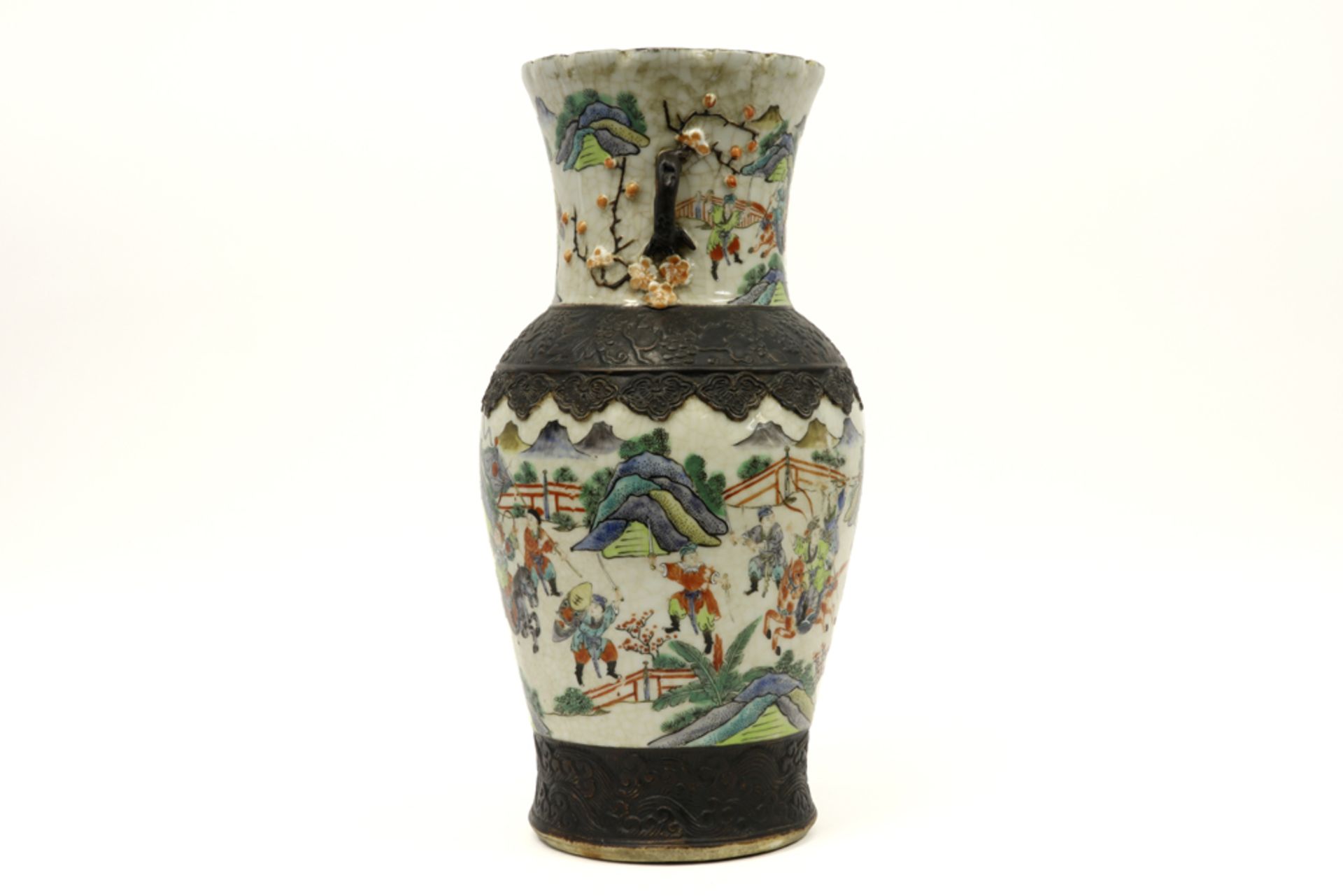 19th Cent. Chinese vase in marked porcelain with a polychrome decor with figures||Negentiende eeuwse - Bild 2 aus 7