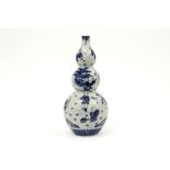 Chinese gourd-shaped vase in marked porcelain with a blue-white decor with children||Chinese