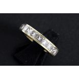 ring in yellow gold (18 carat) with ca 4 carat of high quality princess' cut diamonds||Zgn