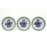 set of three round 18th Cent. dishes in ceramic from Delft with blue-white flowers decor||Serie