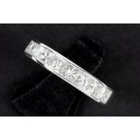 ring in white gold (18 carat) with ca 2,50 carat of very high quality princess' cut diamonds