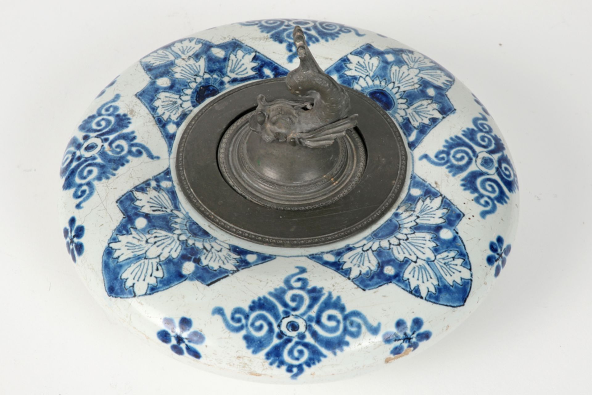 quite exceptional antique inkwell in marked ceramic from Delft with a blue-white decor and with a pe