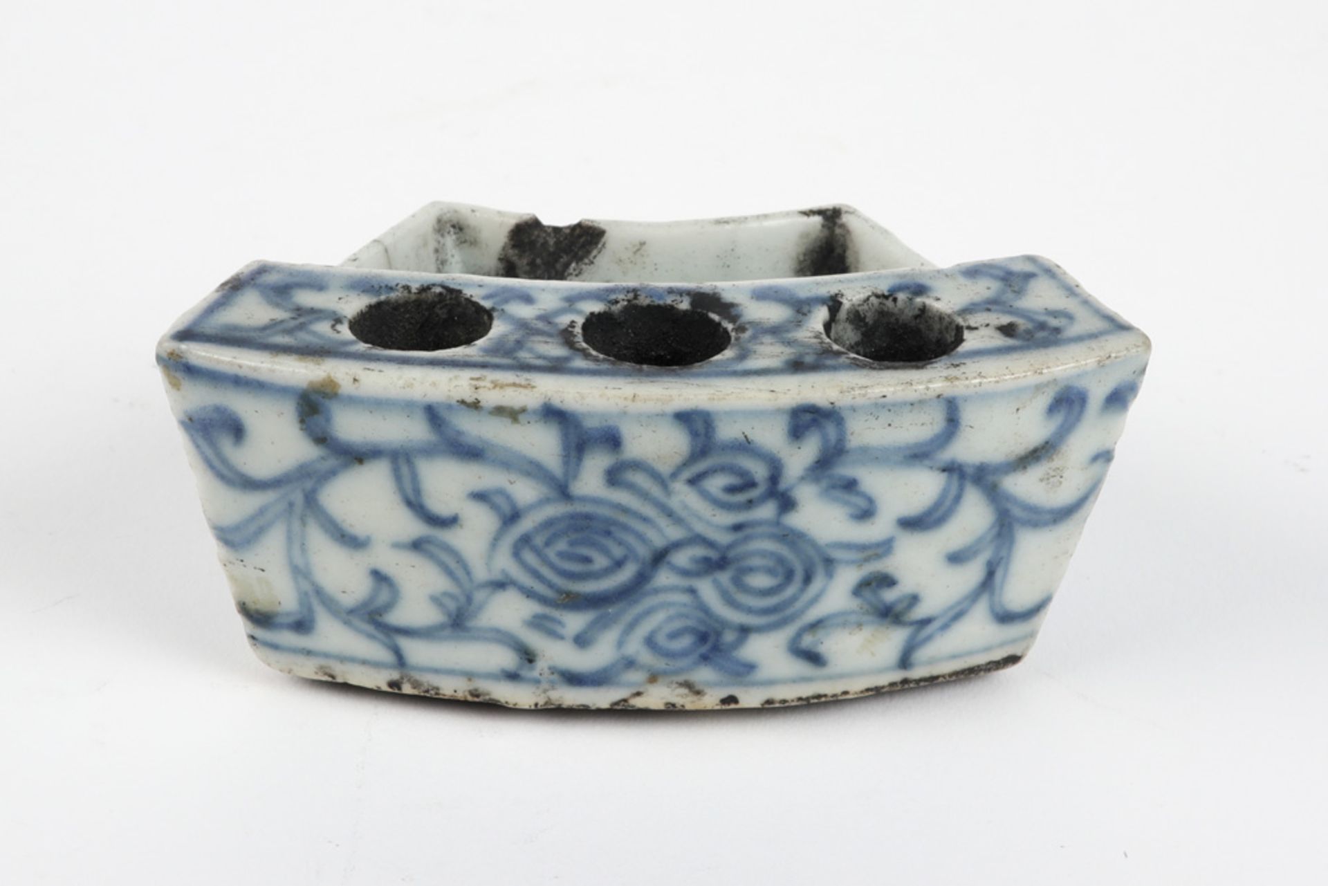 antique Chinese inkstand in porcelain with a blue-white decor