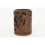 Chinese bronze brush pot with a decor on two levels with figures in a landscape - marked