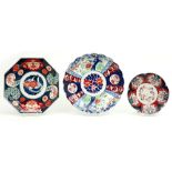three antique Japanese pieces in porcelain with an Imari decor : two dishes and a bowl