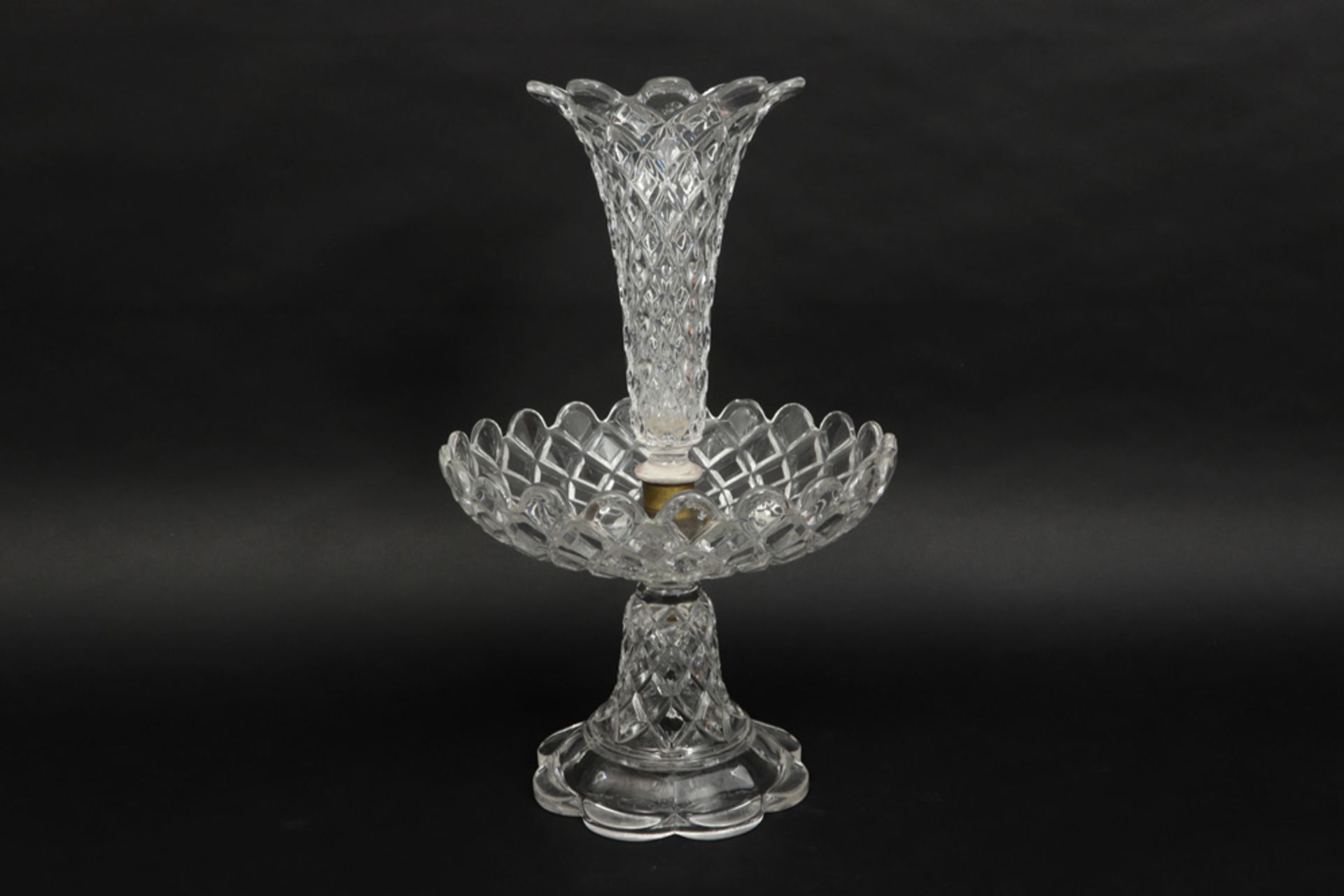 'antique' centerpiece in clear cut glass  - Image 2 of 2