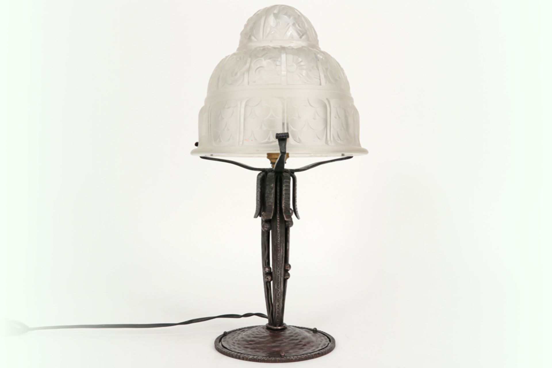 French Art Deco lamp in wrought iron and satinated crystal-glass - Image 2 of 2