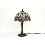 table lamp with bronze base en a Tiffany style shade