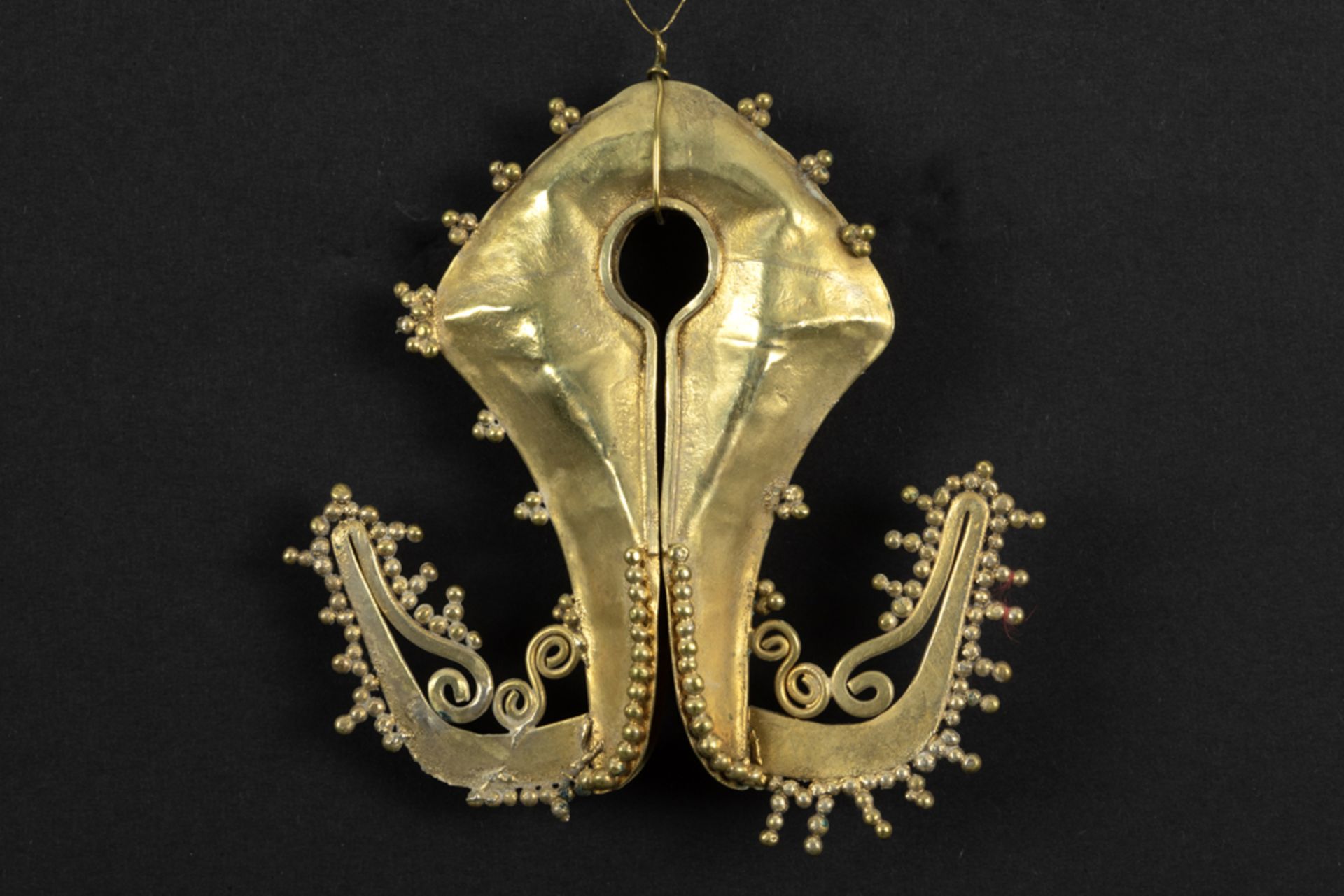 antique Indonesian East Sumba "mamuli" in yellow gold  - Image 2 of 2