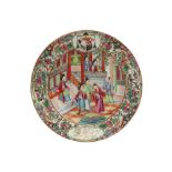 19th Cent. Chinese plate in porcelain with a Cantonese decor with in the centre a courtly scene and