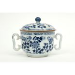 18th Cent. Chinese lidded tureen in porcelain with a blue-white floral decor