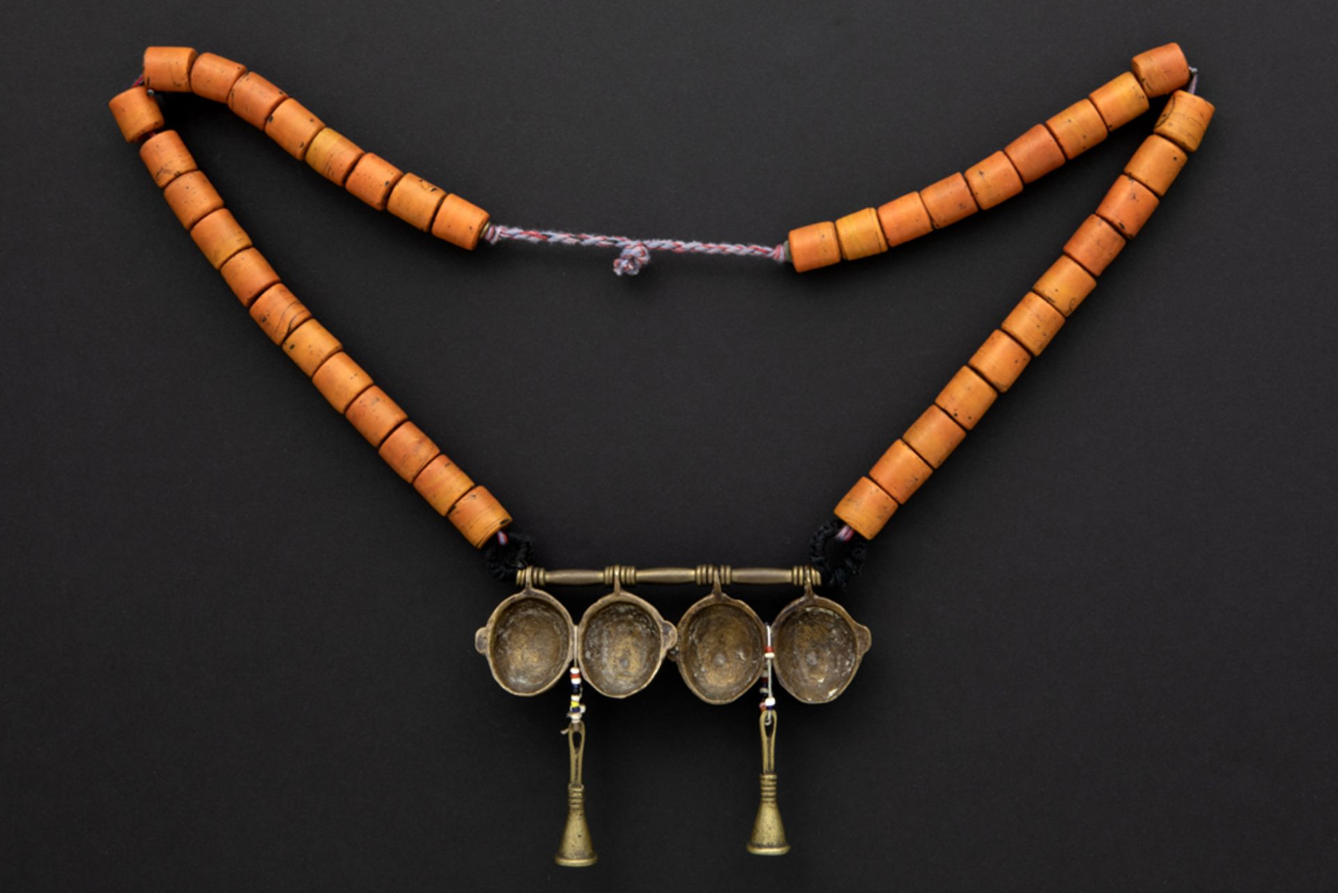 North Indian Naga necklace with beads and a wooden pendant with four bronze heads - Image 2 of 2