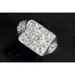 vintage ring in yellow gold (18 carat) and platinum with ca 0,90 carat of quality brilliant cut diam