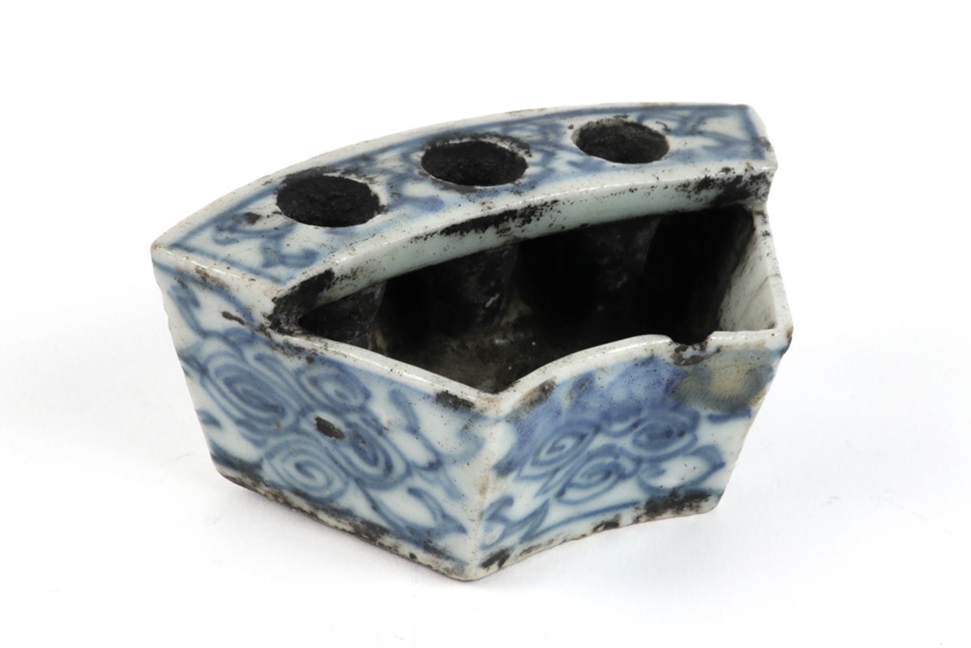 antique Chinese inkstand in porcelain with a blue-white decor - Image 2 of 3