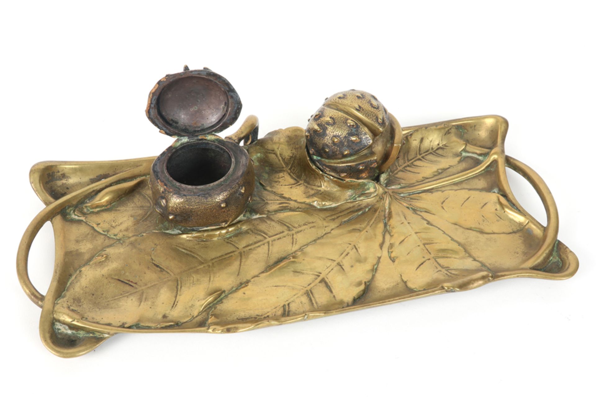 Art Nouveau inkstand in brass with vegetal ornamentation with two chestnuts - Image 2 of 2