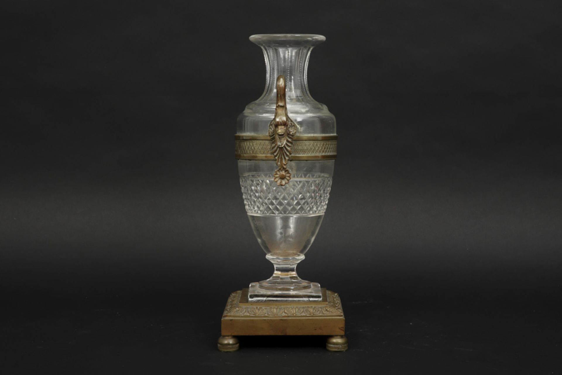 antique vase in clear crystal-glass with Empire style mountings in gilded bronze - Image 3 of 3