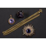 ring, brooch and pendant in yellow gold (18 carat) with an amethyst & a 10,8 grams necklace in yello
