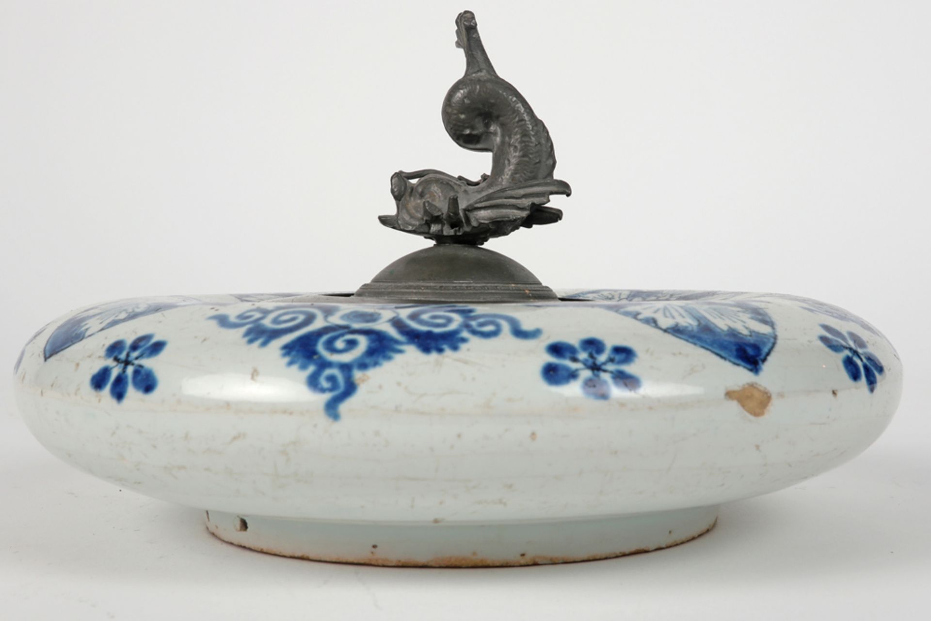 quite exceptional antique inkwell in marked ceramic from Delft with a blue-white decor and with a pe - Image 3 of 3