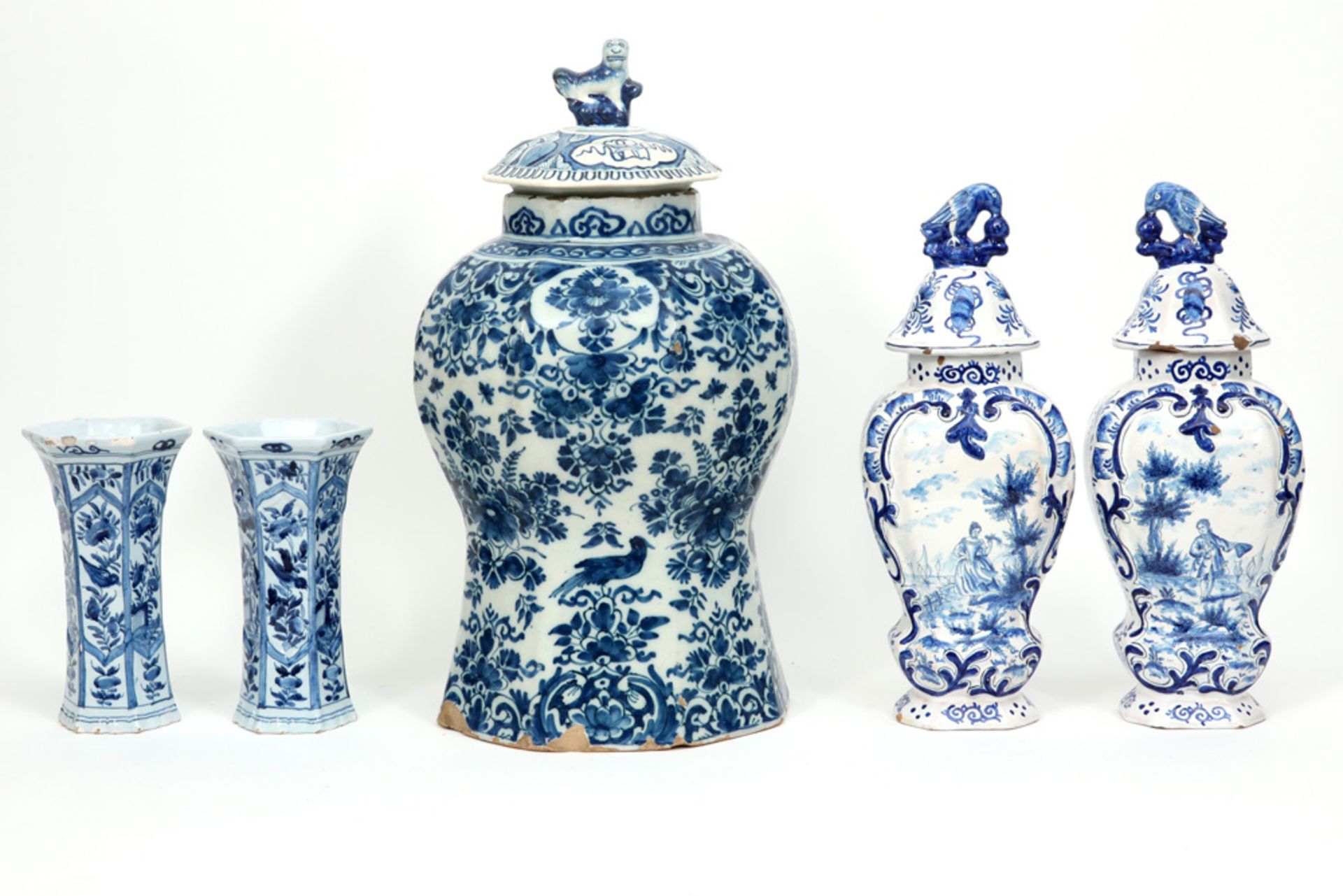 5 antique pieces of ceramic from Delft with a blue-white decor
