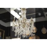 quite big French chandelier in bronze and crystal ||Grote Franse luster in brons rijkversierd met