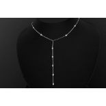 fine necklace in white gold (18 carat) with ca 0,60 carat of high quality brilliant cut diamonds ||